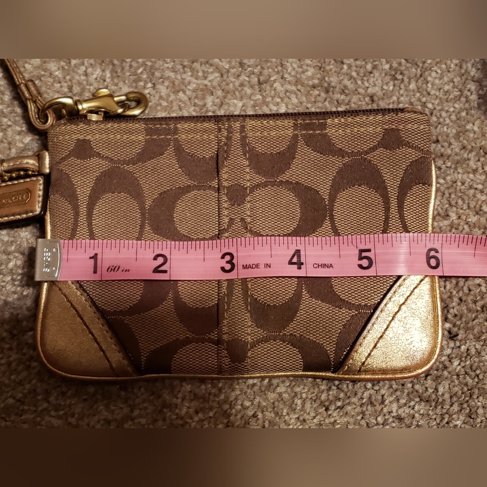 Coach Wristlet EUC - Picture 4 of 7
